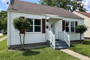 295 S Clinton Ave, Bradley, IL 60915 - Photo 1