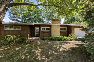 1437 S Plum Ave, Freeport, IL 61032 - Photo 1