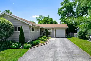 424 S Erie St, Wheaton, IL 60187 - Photo 1