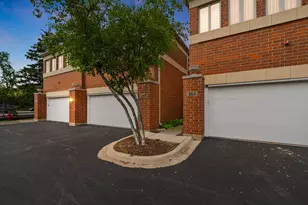 165 Finstad Dr, Libertyville, IL 60048 - Photo 1