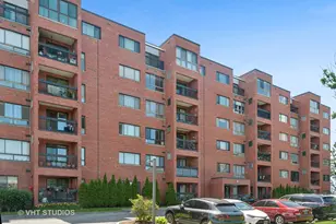 3700 Capri Ct, Glenview, IL 60025 - Photo 1