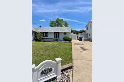 8933 S Komensky Avenue, Hometown, IL 60456 - Photo 1