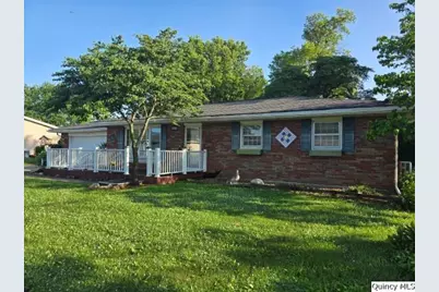 707 Country Lane, Carthage, IL 62321 - Photo 1