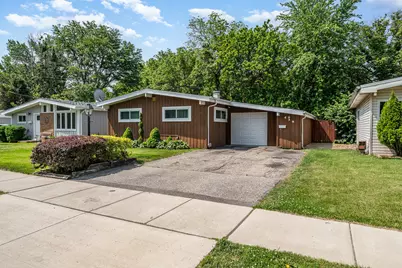 438 S Wolf Road, Wheeling, IL 60090 - Photo 1