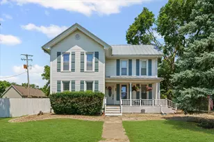 835 E Pells St, Paxton, IL 60957 - Photo 1