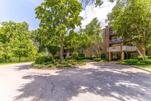945 E Kenilworth Ave, Palatine, IL 60074 - Photo 1