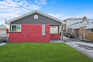 12629 S Throop St, Calumet Park, IL 60827 - Photo 1