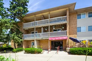 930 Beau Dr, Des Plaines, IL 60016 - Photo 1