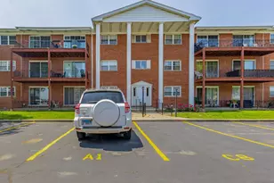 6135 W 94th St, Oak Lawn, IL 60453 - Photo 1