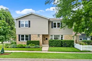 15 E Fairview St, Arlington Heights, IL 60005 - Photo 1