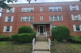 2071 W Farwell Ave, Chicago, IL 60645 - Photo 1