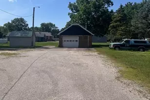 625 W Main St, Braidwood, IL 60408 - Photo 1