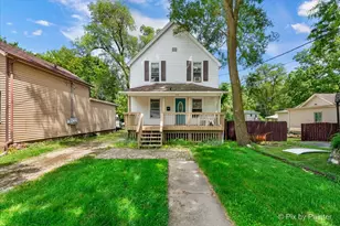 724 Wheeler St, Woodstock, IL 60098 - Photo 1