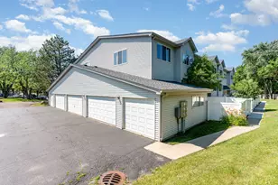 392 Park Ridge Ln, Aurora, IL 60504 - Photo 1