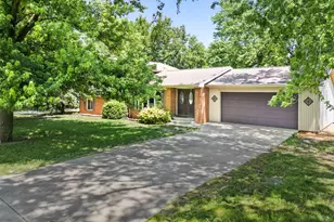 1106 Countryside Ln, Pontiac, IL 61764 - Photo 1