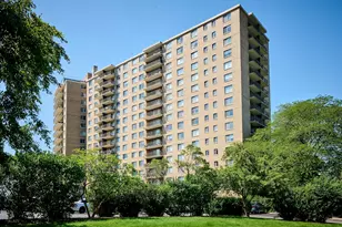 7033 N Kedzie Ave, Chicago, IL 60645 - Photo 1