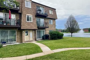 9463 Bay Colony Dr, Des Plaines, IL 60016 - Photo 1