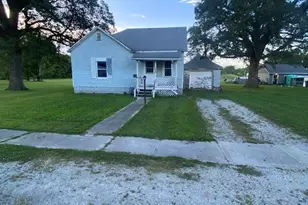 106 W Sheridan St, Watseka, IL 60970 - Photo 1