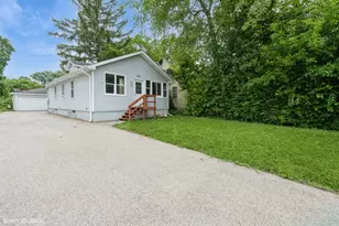 215 Glenwood Dr, Round Lake Beach, IL 60073 - Photo 1