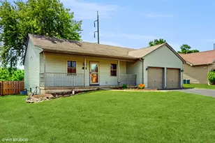 1601 Ginny Ln, Woodstock, IL 60098 - Photo 1