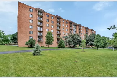 1727 W Crystal Lane #308, Mount Prospect, IL 60056 - Photo 1