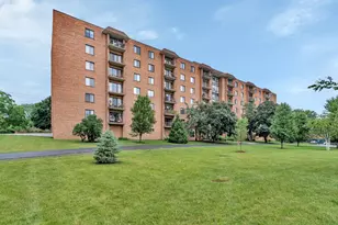 1727 W Crystal Ln, Mount Prospect, IL 60056 - Photo 1