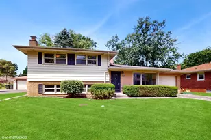 730 N Wilshire Ln, Arlington Heights, IL 60004 - Photo 1