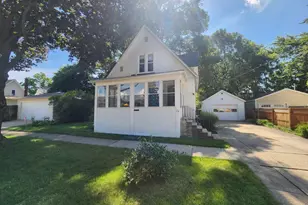 218 S 9th St, Dekalb, IL 60115 - Photo 1