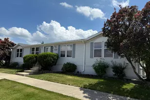 332 Tulip Cir, Matteson, IL 60443 - Photo 1