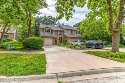 636 Walnut Oaks Drive, Roselle, IL 60172 - Photo 1