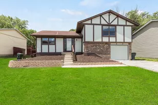 18104 Fountainbleau Dr, Hazel Crest, IL 60429 - Photo 1