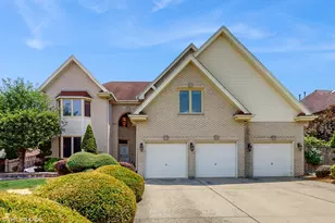 11 Carrington Ct, Hazel Crest, IL 60429 - Photo 1