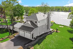 934 Robertson Rd, South Elgin, IL 60177 - Photo 1