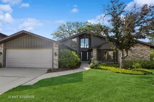 3118 River Falls Dr, Northbrook, IL 60062 - Photo 1