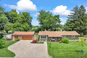 90 E White Oak St, Arlington Heights, IL 60005 - Photo 1