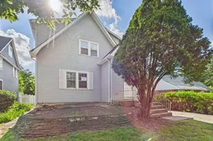 422 Mills St, Hinsdale, IL 60521 - Photo 1