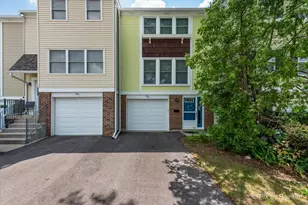 935 Cardiff Ct, Schaumburg, IL 60194 - Photo 1