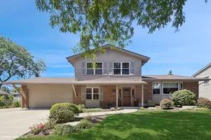 1405 Armstrong Ln, Elk Grove Village, IL 60007 - Photo 1