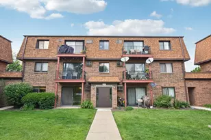 493 McHenry Rd, Wheeling, IL 60090 - Photo 1