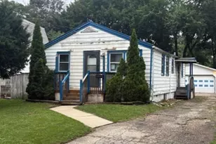 915 S Liberty St, Elgin, IL 60120 - Photo 1