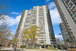 1360 N Sandburg Terrace, Chicago, IL 60610 - Photo 1