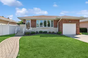 4445 N Forestview Ave, Chicago, IL 60656 - Photo 1