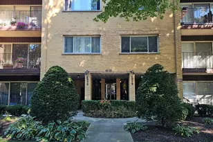 6959 N Ridge Blvd, Chicago, IL 60645 - Photo 1