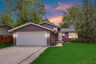 5191 Newport Dr, Oak Forest, IL 60452 - Photo 1