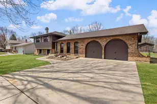 440 Charles Ct, South Elgin, IL 60177 - Photo 1