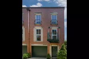 1125 W Newport Ave, Chicago, IL 60657 - Photo 1