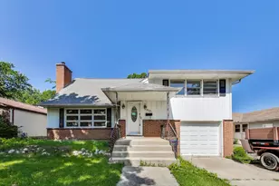 403 Dalton Ave, Mundelein, IL 60060 - Photo 1