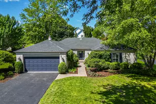 701 Stonegate Rd, Libertyville, IL 60048 - Photo 1