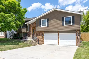 318 Hillcrest Ave, Hampshire, IL 60140 - Photo 1