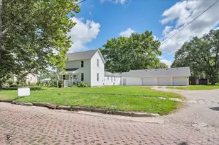 325 S Evergreen St, Onarga, IL 60955 - Photo 1